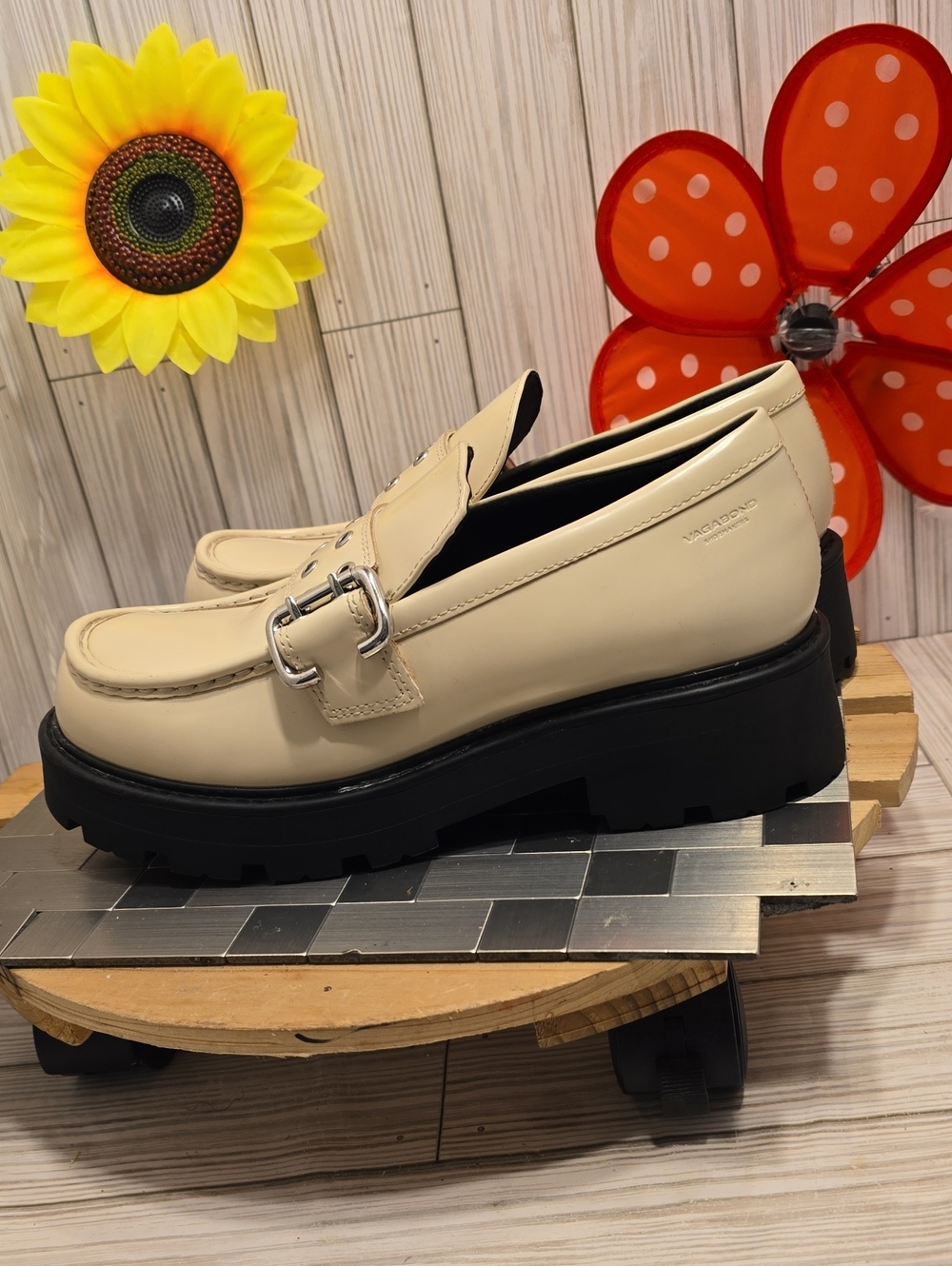 VAGABOND Chunky Cream Loafers with Black Lug Sole - Picture 11 of 15